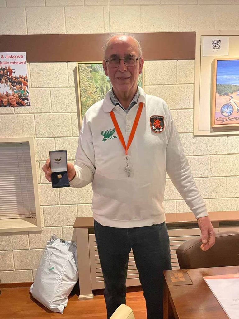 Henk met gouden bondsspeld